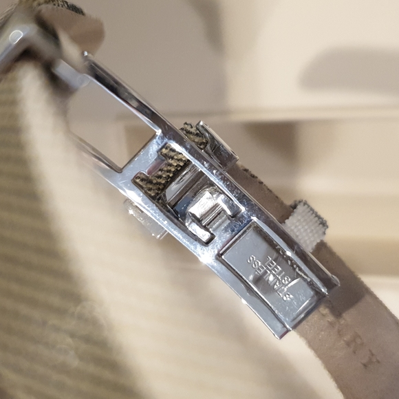 Burberry watch - Picture 5 of 9